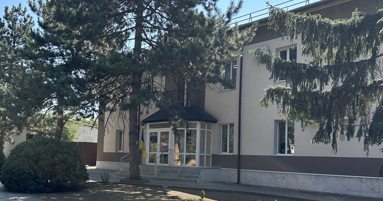 Зі зміною локації Долинський районний суд отримав не лише нову юридичну адресу, а й сучасний простір, якому присвоєно статус Будинку правосуддя. Фото: ДСАУ