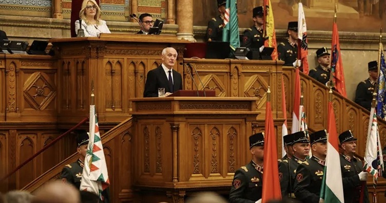Выступая в парламенте, Андраш Бака подчеркнул, что «государство существует не ради самого себя, а ради человека». Фото: Getty images