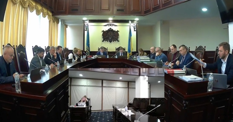 Аби не пропустити новини судової практики, підпишіться на Телеграм-канал «ЗіБ». Для цього натисність на зображення. Скрин із трансляції засідання ВККС від 3.02.2025.