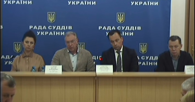 Аби підписатися на телеграм-канал «ЗіБ» та знати більше про новини судової системи, натисніть на зображення. Скрин із трасляції засідання РСУ.