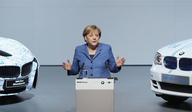 У жовтні в центрі одного з корупційних скандалів опинилася партія ХДС Ангелі Меркель, яка отримала «внесок» у €690 тис. від співвласників концерну BMW.