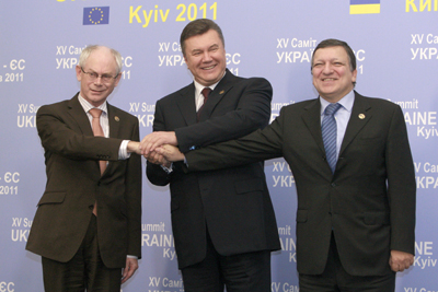 Обе стороны переговорного процесса рады европерспективе Украины.
