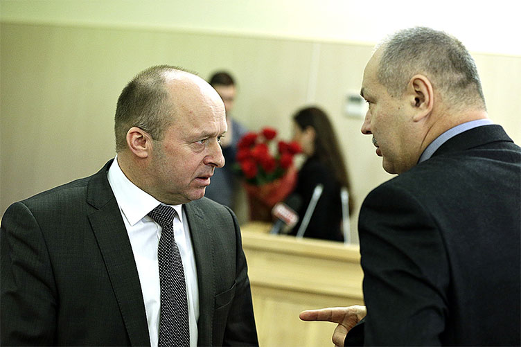 М.Смокович (слева): «Наша задача — привести практику в единство, 
поэтому решения ВС имеют для нас особый вес».