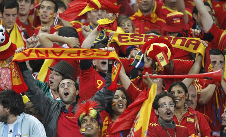 Даже плохое поведение на стадионе может запятнать репутацию претендента 
на получение испанского гражданства.