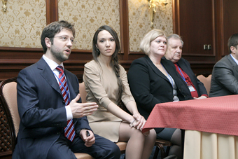 М.Лавринович (слева) подчеркнул, что для уменьшения количества отказов адвокатам необходимо учитывать практику судов.