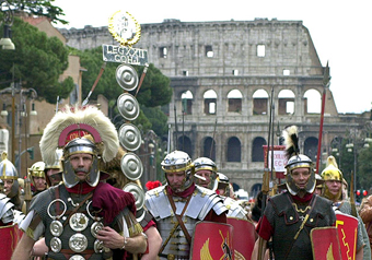 «Центурионы» воюют за Колизей уже второй раз: с первой попытки отстоять право 
брать деньги с туристов им не удалось.
