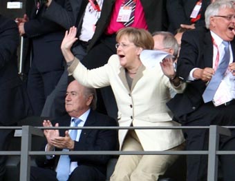 Затіявши гру в «політичний» футбол, А.Меркель позбавила себе можливості повболівати за свою збірну. 